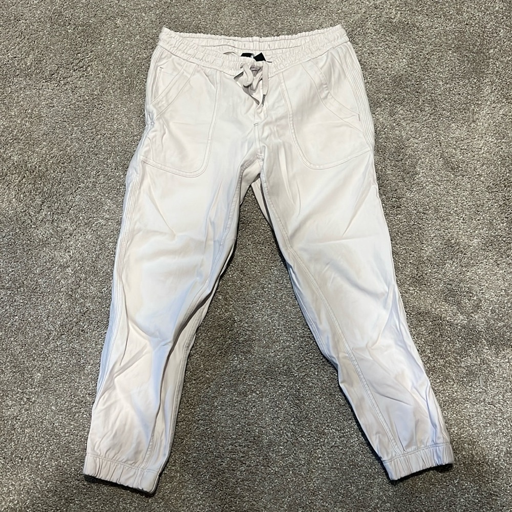 Athleta Farallon jogger cream size 4 petite